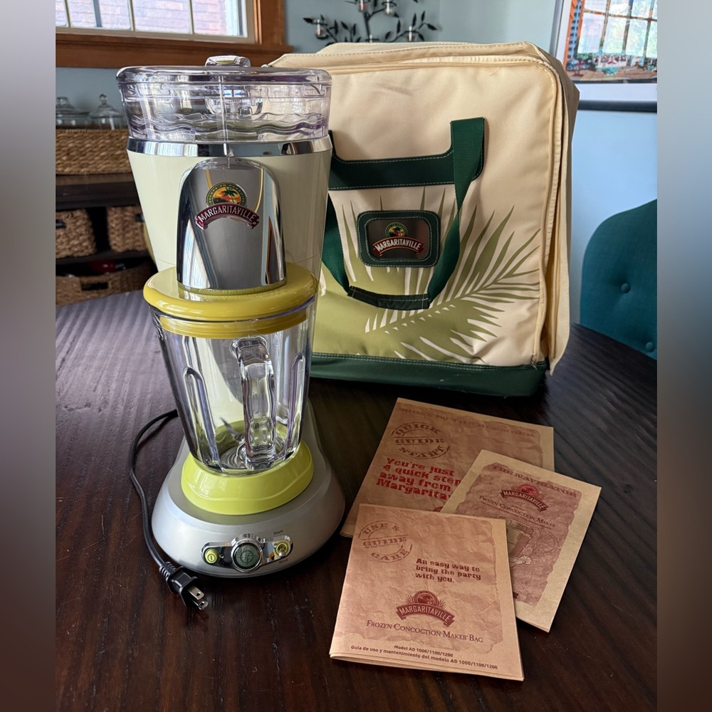 BRAND NEW Margaritaville Bahamas Frozen Concoction Maker DM0500 with Travel Bag